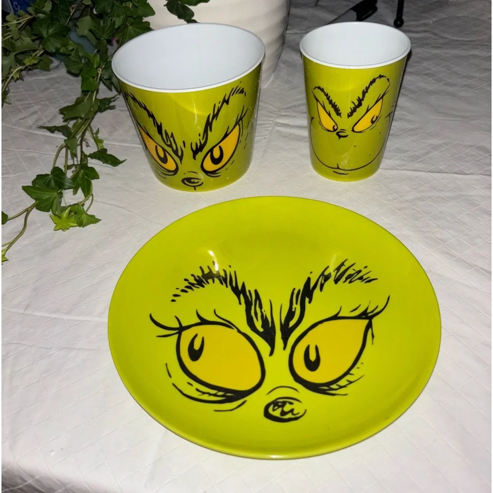Grinch Tableware Set. - Picture 12 of 12